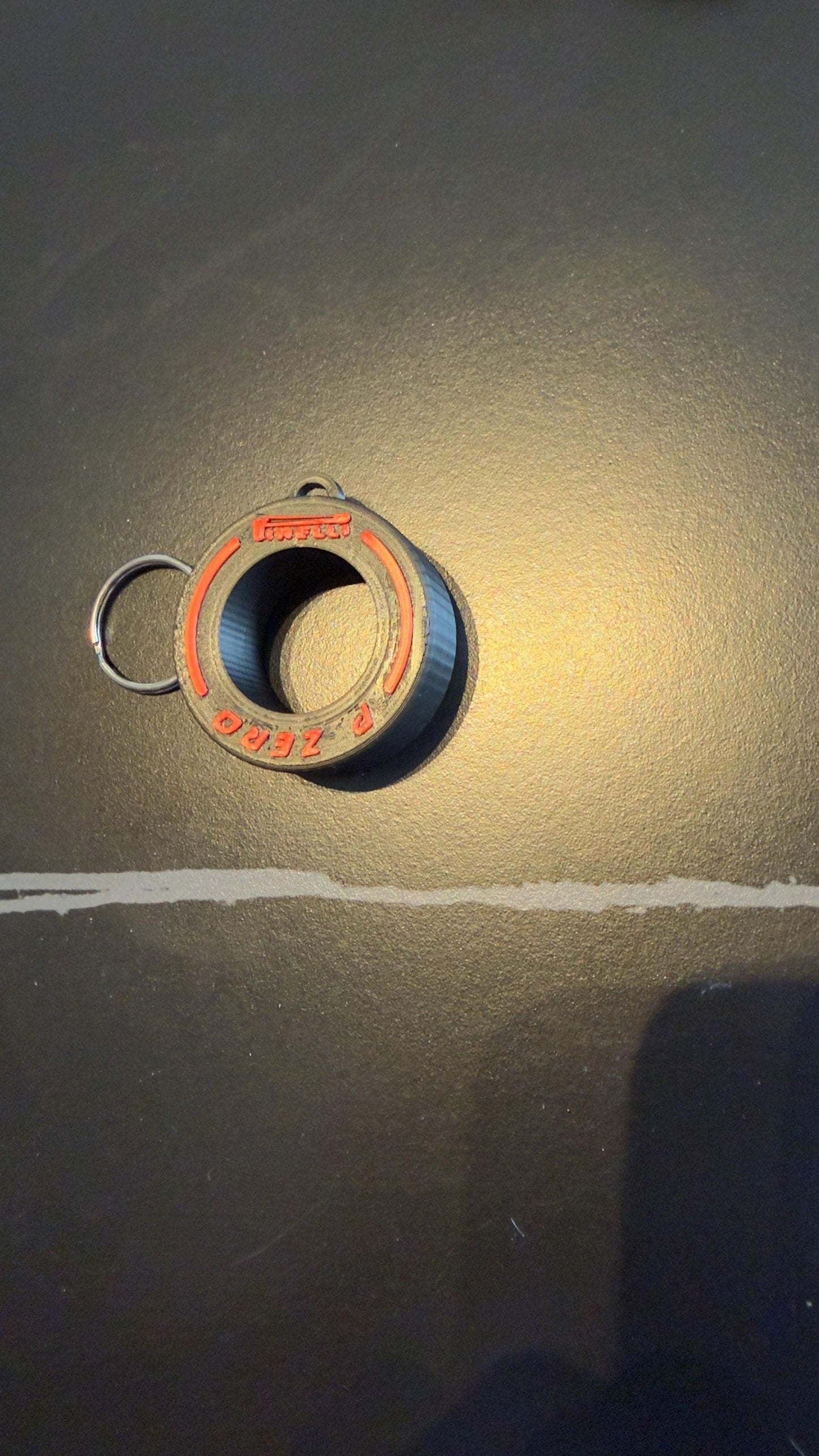F1 Reifen Schlüsselanhänger – Soft / Medium / Hard Mischung - Bild 3