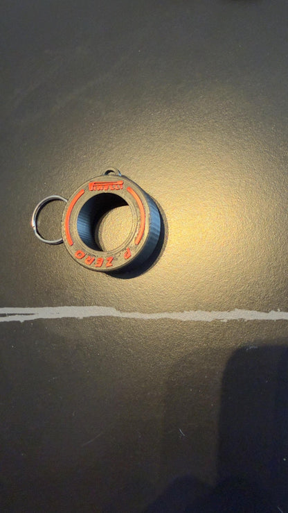 F1 Reifen Schlüsselanhänger – Soft / Medium / Hard Mischung - Bild 3