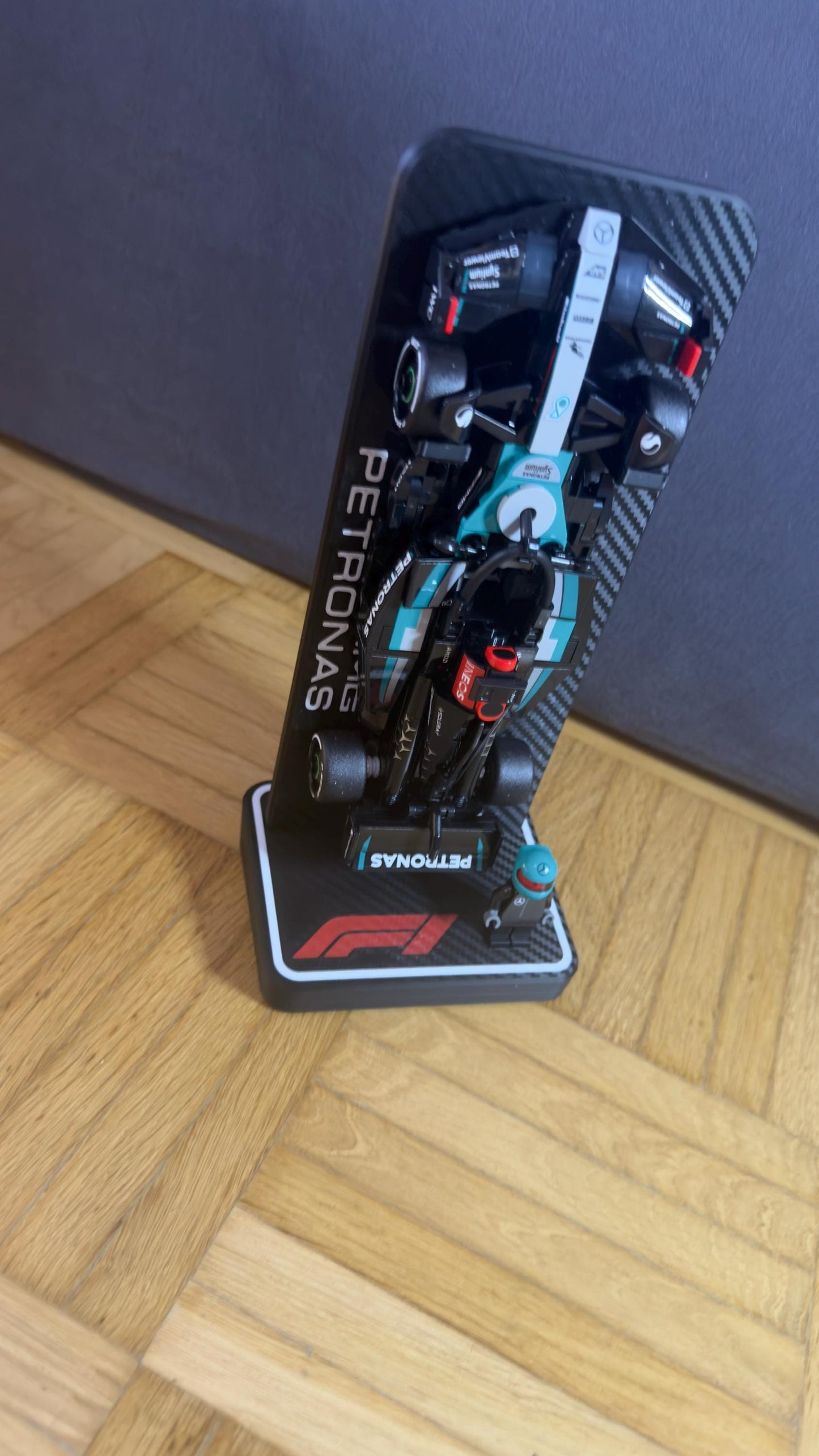 F1 Display Stand für LEGO Speed Champions Rennwagen – Carbon Optik - Bild 9