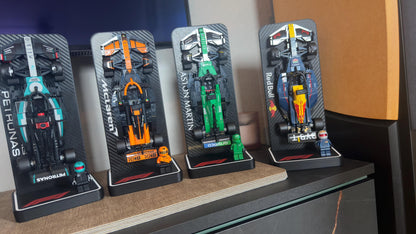 F1 Display Stand für LEGO Speed Champions Rennwagen – Carbon Optik